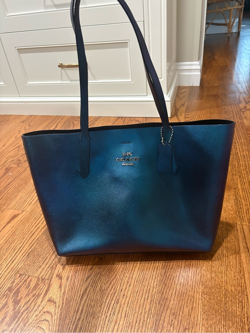 Rare coach Avenue to F37871 hologram iridescent oil slick leather